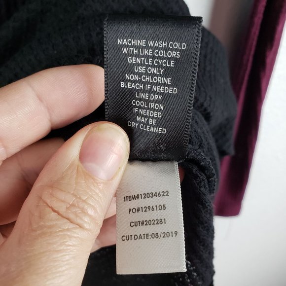 Torrid Women's Size 0 Long Sleeve Waffle Knit Henley Black Burgundy Colorblock - Picture 6 of 8